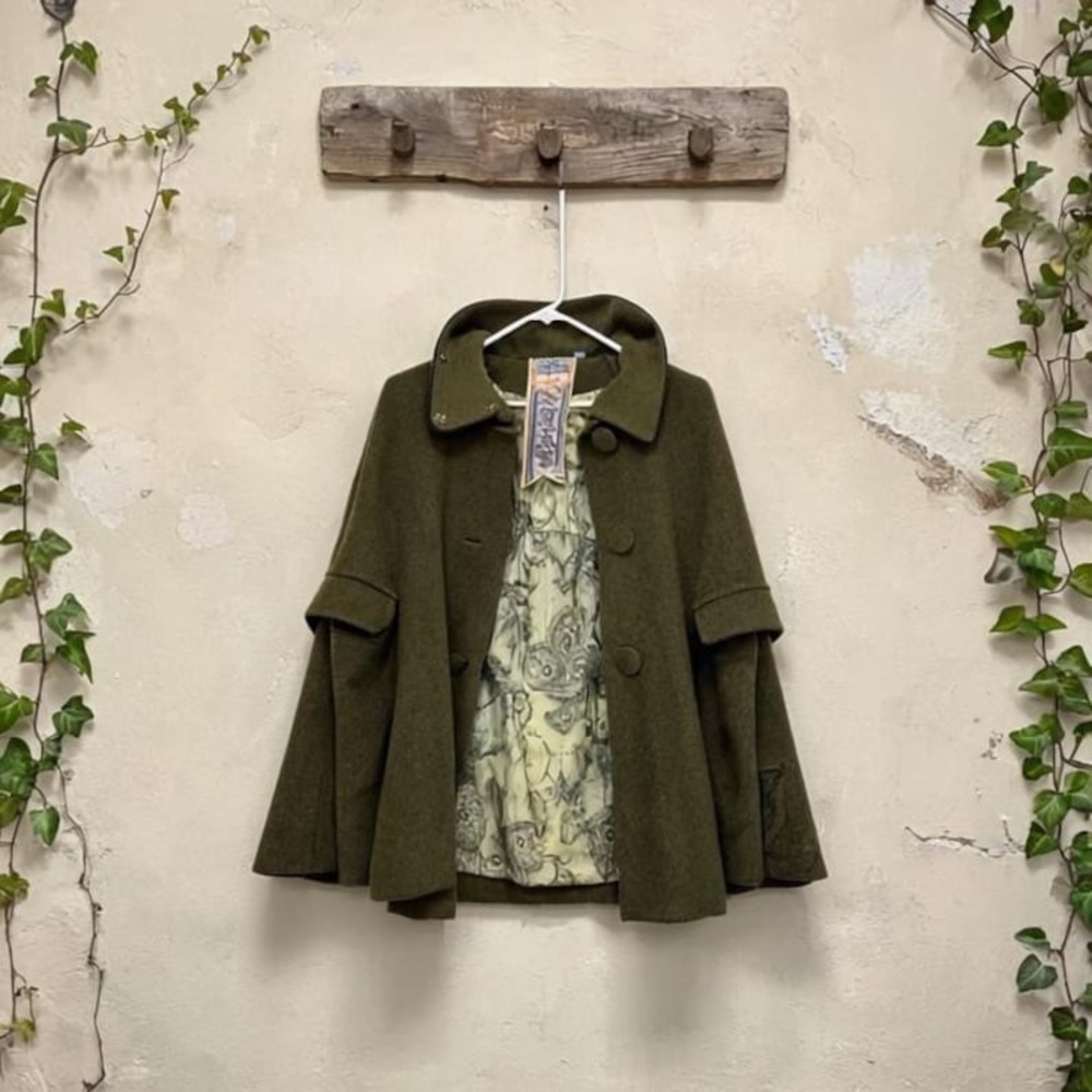 Mint condition vintage wool cape L.A.M.B. by Gwen Stefani Fall 2005